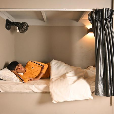 Bed & Bread Dormitory 호텔 Bharuch 외부 사진