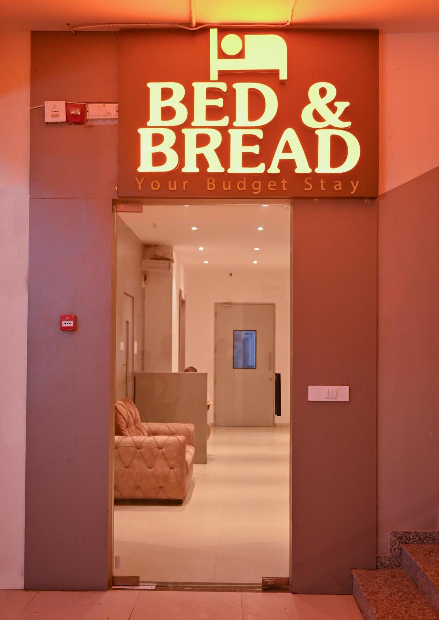 Bed & Bread Dormitory 호텔 Bharuch 외부 사진